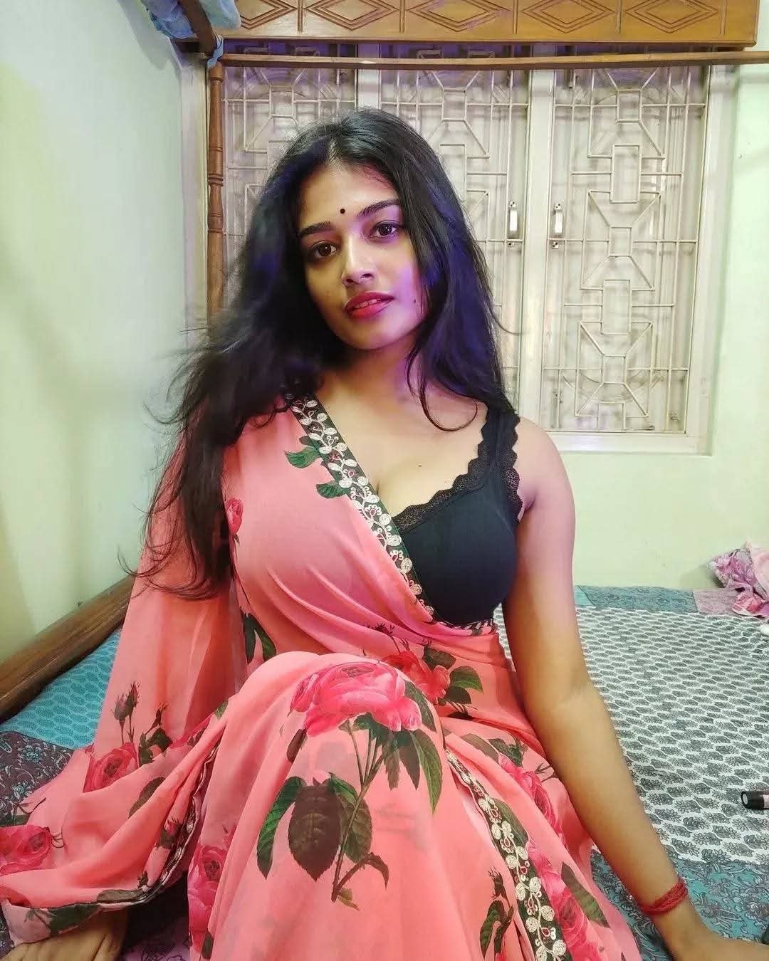 Low prices best female attractive and sexy girls Available in Nainital